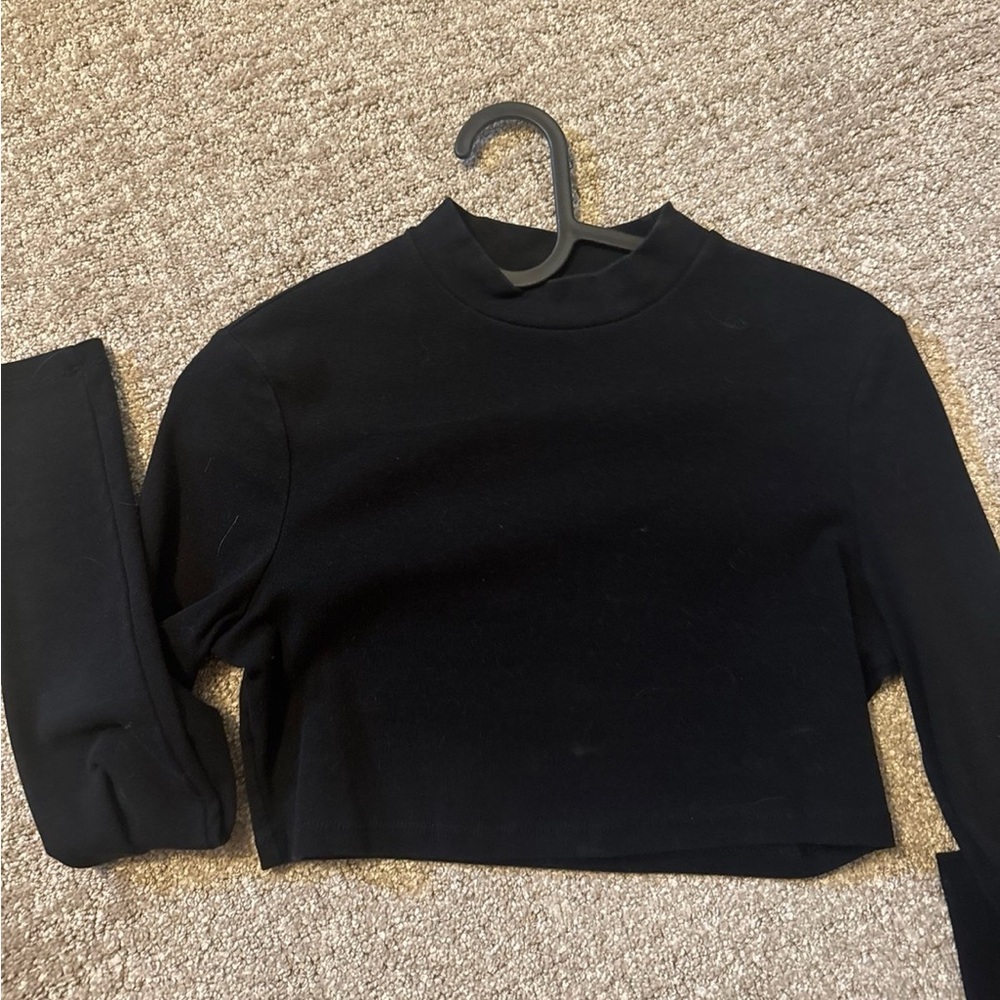 SHEIN Black Long Sleeve Crop Top